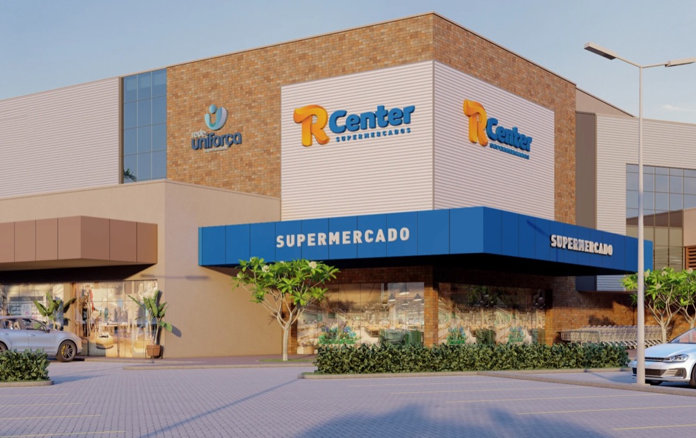 Projeto ilustrativo da fachada da nova loja R Center no Eusébio, com o letreiro da marca, marquise azul escrita Supermercado e o logo da Rede Uniforça